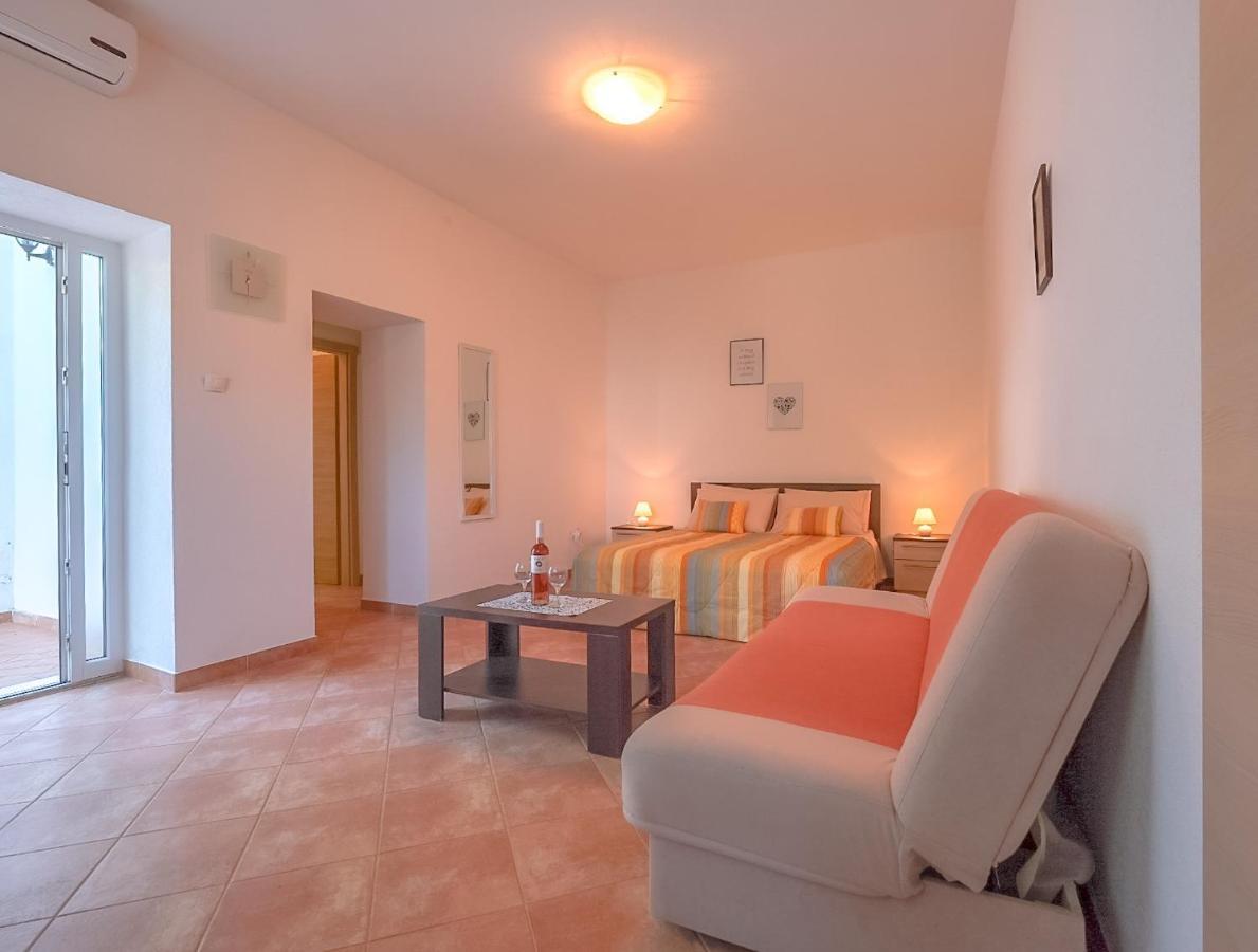 Apartmani Nina Rovinj Zewnętrze zdjęcie